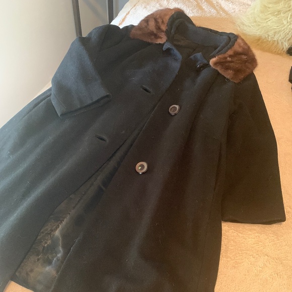 Black wool 1950’s coat with fur collar - Picture 2 of 2